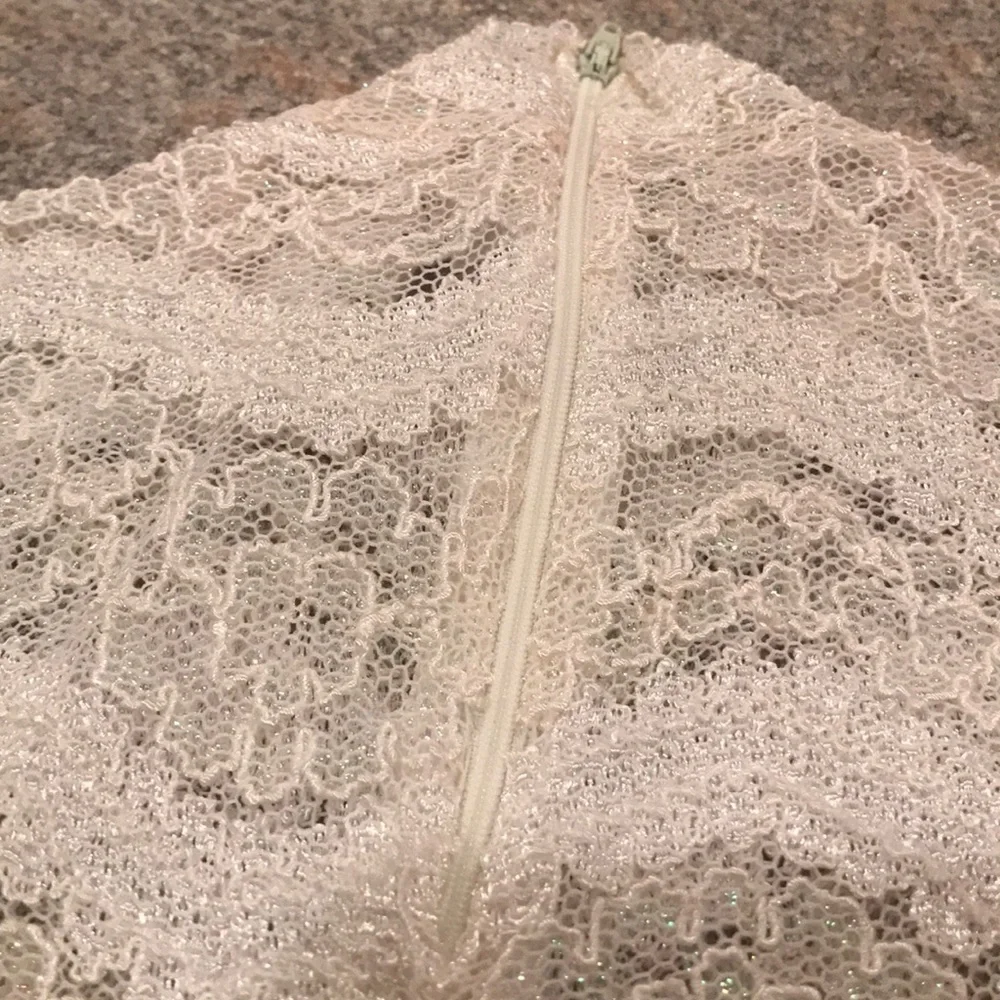 Kay Celine lace top- size small - Picture 6 of 7